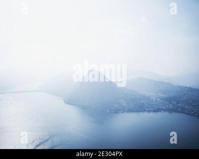 Vista panoramica sulla collina di Monte San Salvatore dal Monte BRE al Lago di Lugano in Ticino Svizzera Italia Europa Foto Stock