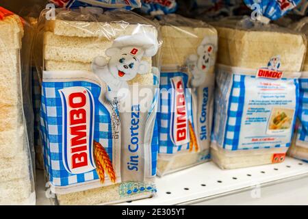 Bimbo toast bianco pane confezionamento nel supermercato di Maiorca in Spagna. Foto Stock