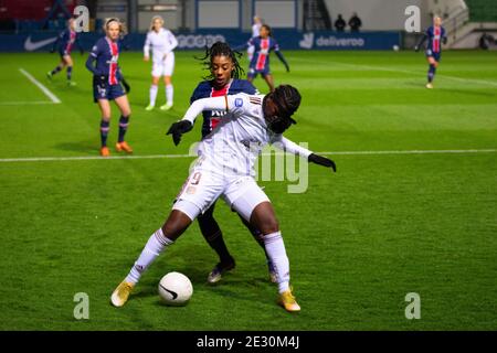 Ashley Lawrence di Parigi Saint Germain e Khadija Shaw of FC Girondins de Bordeaux lotta per la palla durante il Donne e n° 039/LM Foto Stock