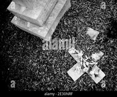 antico cimitero vittoriano e lapide Foto Stock