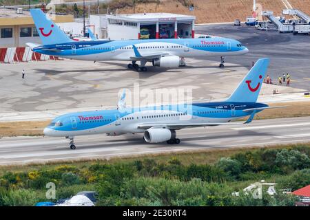 Skiathos, Grecia - 7 giugno 2016: Velivolo Thomson Airways Boeing 757-200 all'aeroporto di Skiathos (JSI) in Grecia. Boeing è un produttore americano di aeromobili Foto Stock