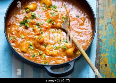 Curry con gamberi e pepe rosso e capesante Foto Stock