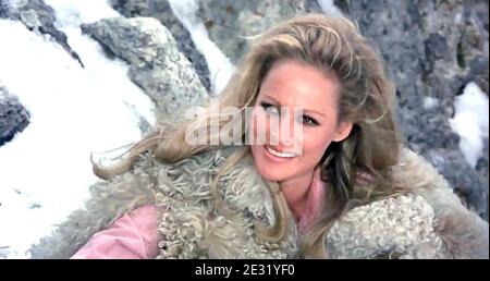 RED SUN 1971 National General Pictures film con Ursula Andress Foto Stock