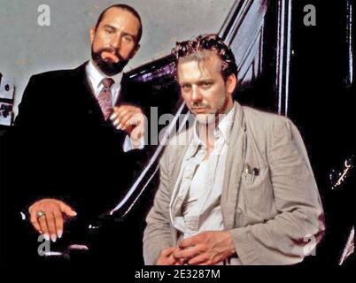 ANGEL HEART 1987 Tr-Star Pictures film con Topolino Rourke a. Destra e Robert De Niro Foto Stock