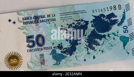 Argentina 50 pesos di nota che mostra le Isole Falkland/Malvinas E l'Antartide Foto Stock