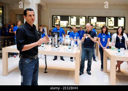 Apertura del nuovo negozio Apple, vicino all'Opera Garnier a Parigi, Francia, il 1° luglio 2010, due giorni prima della sua apertura pubblica. Questo negozio apre otto mesi dopo l'altro negozio parigino nel Carrousel du Louvre. Foto di Nicolas Genin/ABACAPRESS.COM Foto Stock