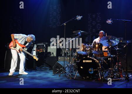 Billy Cobham e John McLaughlin si esibiscono dal vivo durante il Montreux Jazz Festival di Montreux, Svizzera, il 3 luglio 2010. Foto di Loona/ABACAPRESS.COM Foto Stock