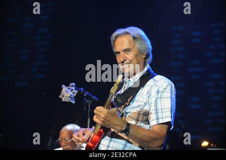 Billy Cobham e John McLaughlin si esibiscono dal vivo durante il Montreux Jazz Festival di Montreux, Svizzera, il 3 luglio 2010. Foto di Loona/ABACAPRESS.COM Foto Stock
