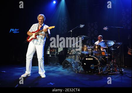 Billy Cobham e John McLaughlin si esibiscono dal vivo durante il Montreux Jazz Festival di Montreux, Svizzera, il 3 luglio 2010. Foto di Loona/ABACAPRESS.COM Foto Stock