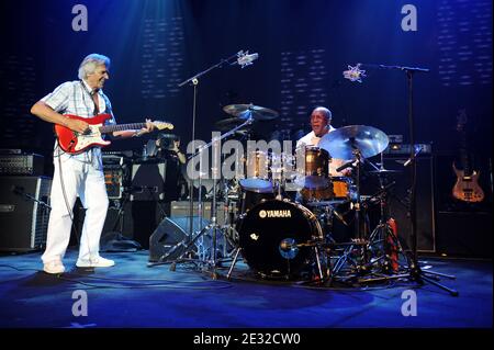 Billy Cobham e John McLaughlin si esibiscono dal vivo durante il Montreux Jazz Festival di Montreux, Svizzera, il 3 luglio 2010. Foto di Loona/ABACAPRESS.COM Foto Stock