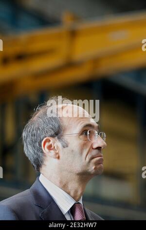 Il Ministro francese del lavoro Eric Woerth durante la sua visita al sito di Alstom Transport a Reichshoffen, Francia orientale, il 12 luglio 2010. Foto di Jean-Francois Badias/ABACAPRESS.COM Foto Stock