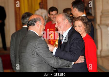 La famiglia reale spagnola - Re Juan Carlos, la Regina Sofia, il Principe ereditario Felipe, la Principessa ereditaria Letizia, le sue figlie Leonor e Sofia e la Principessa Elena - riceve i campioni della Coppa del mondo al Palazzo Zarzuela di Madrid, Spagna, il 12 luglio 2010. Foto di Almagro/ABACAPRESS.COM Foto Stock