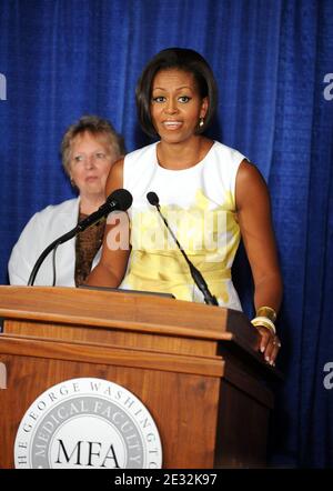 First Lady Michelle Obama parla ad un evento sull'Affordable Care Act presso il George Washington University Hospital il 14 luglio 2010 a Washington, DC. Foto di Leslie E. Kossoff/ABACAPRESS.COM (nella foto : Michelle Obama) Foto Stock