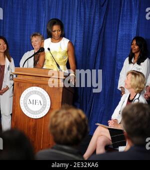 First Lady Michelle Obama parla ad un evento sull'Affordable Care Act presso il George Washington University Hospital il 14 luglio 2010 a Washington, DC. Foto di Leslie E. Kossoff/ABACAPRESS.COM (nella foto : Michelle Obama) Foto Stock