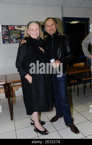 ESCLUSIVO. L'attore francese Jean-Pierre Kalfon e l'attrice francese Marie-Christine Barrault si riuniscono all'ottavo Festival 'ÀcOUVRIR' di Conceze, Correze, Francia, il 15 agosto 2010. Foto di Helder Januario/ABACAPRESS.COM Foto Stock