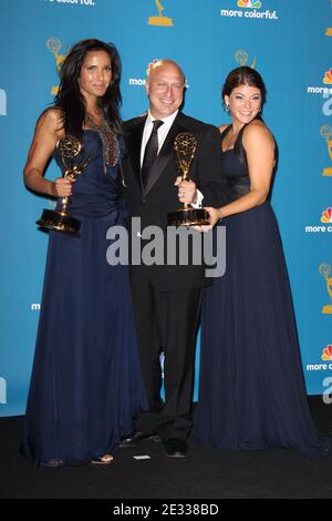 Tom Colicchio, Padma Lakshmi e Gail Simmons in arrivo per la Sala Stampa del 2010 Primetime Emmy Awards tenutosi al Nokia Theatre L.A. Live a Los Angeles, California, USA, il 29 agosto 2010. Foto di Tony DiMaio/ABACAPRESS.COM (nella foto: Padma Lakshmi, Tom Colicchio, Gail Simmons) Foto Stock