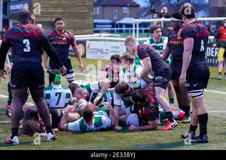 Castle Bar, West Ealing, Regno Unito. 16 gennaio 2021. Alun WALKER (2) di Ealing Trailfinders segna il suo primo tentativo durante la partita di Trailfinders Challenge Cup tra Ealing Trailfinders e Saracens a Castle Bar, West Ealing, Inghilterra, il 16 gennaio 2021. Photo by David Horn/prime Media Images Credit: Prime Media Images/Alamy Live News Foto Stock