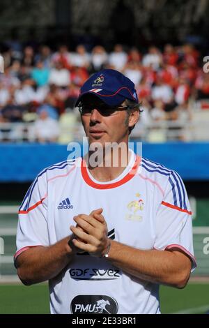 Il capo allenatore francese Laurent Blanc frequenta la formazione della Nazionale a Clairefontaine-en-Yvelines, in Francia, il 1 settembre 2010. Foto di Christian Liegi/ABACAPRESS.COM Foto Stock