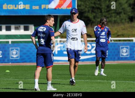 Il capo allenatore francese Laurent Blanc frequenta la formazione della Nazionale a Clairefontaine-en-Yvelines, in Francia, il 1 settembre 2010. Foto di Christian Liegi/ABACAPRESS.COM Foto Stock