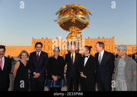 L-R : Consigliere francese Catherine Pegard, Sceicco Jassem (marito di Sheikha Mayassa), figlia dell'emiro del Qatar Sheikha al Mayassa bint Hamad bin Khalifa al-Thani, Presidente del Consiglio di amministrazione dei Musei del Qatar, Ministro francese della cultura Frederic Mitterrand, Takashi Murakami, Jean-Jacques Aillagon, Partecipate alla festa di apertura dell'esposizione dell'artista giapponese Takashi Murakami al Palazzo di Versailles, vicino a Parigi, il 12 settembre 2010. Foto di Ammar Abd Rabbo/ABACAPRESS.COM Foto Stock