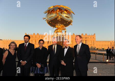 L-R : Consigliere francese Catherine Pegard, Sceicco Jassem (marito di Sheikha Mayassa), figlia dell'emiro del Qatar Sheikha al Mayassa bint Hamad bin Khalifa al-Thani, Presidente del Consiglio di amministrazione dei Musei del Qatar, Ministro francese della cultura Frederic Mitterrand, Takashi Murakami, Jean-Jacques Aillagon, Partecipate alla festa di apertura dell'esposizione dell'artista giapponese Takashi Murakami al Palazzo di Versailles, vicino a Parigi, il 12 settembre 2010. Foto di Ammar Abd Rabbo/ABACAPRESS.COM Foto Stock