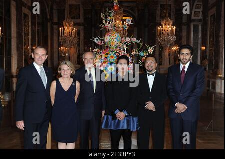 L-R : Jean-Jacques Aillagon, consigliere del presidente francese Catherine Pegard, ministro francese della cultura Frederic Mitterrand, figlia dell'emiro del Qatar Sheikha al Mayassa bint Hamad bin Khalifa al-Thani, presidente del consiglio di amministrazione dei musei del Qatar, Takashi Murakami, Sheikh Jassem (marito di Sheikha Mayassa) Partecipate alla festa di apertura dell'esposizione dell'artista giapponese Takashi Murakami al Palazzo di Versailles, vicino a Parigi, il 12 settembre 2010. Foto di Ammar Abd Rabbo/ABACAPRESS.COM Foto Stock