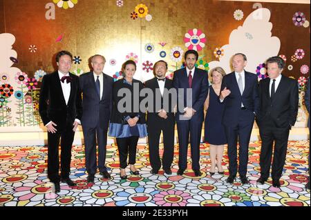 L-R : ospite non identificato, ministro francese della cultura Frederic Mitterrand, figlia dell'emiro del Qatar Sheikha al Mayassa bint Hamad bin Khalifa al-Thani, presidente del consiglio di amministrazione dei musei del Qatar, Takashi Murakami, Sheikh Jassem (marito di Sheikha Mayassa) Consigliere francese Catherine Pegard, Jean-Jacques Aillagon, Jack Lang partecipa alla festa di apertura dell'artista giapponese Takashi Murakami alla Reggia di Versailles, vicino a Parigi, il 12 settembre 2010. Foto di Ammar Abd Rabbo/ABACAPRESS.COM Foto Stock