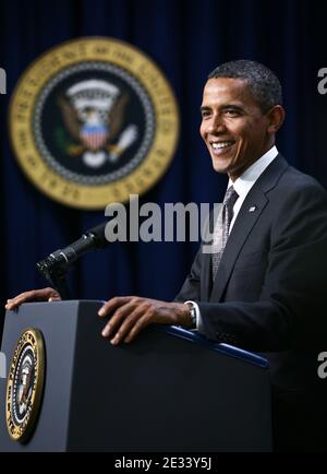 "IL presidente DEGLI STATI UNITI Barack Obama ha annunciato l'espansione della sua iniziativa "Educate to Innovate" per migliorare la scienza, la tecnologia, l'ingegneria e l'istruzione matematica (STEM) presso l'Auditorium South Court della Casa Bianca a Washington, DC, USA il 16 settembre 2010. I membri del Change the Equation Board in corso per l'evento sono stati: Craig Barrett, ex CEO e presidente del Board, Intel e presidente del Board, Change the Equation; Sally Ride, presidente e CEO, Sally Ride Science e vicepresidente del Board, Change the Equation; Ursula Burns, Presidente e CEO di Xerox; Glenn Britt, CE Foto Stock