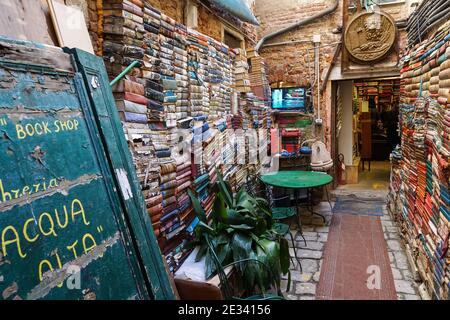 Libreria acqua alta, libreria d'epoca a Venezia Foto Stock