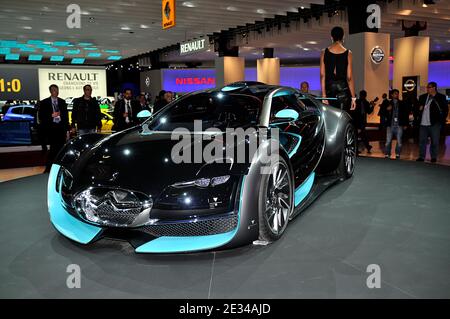 Concetto di 100% Electromobile Racing Car Citroen Survolt al Motor Show di Parigi 'Mondial de l' Automobile' a Parigi, Francia il 30 settembre 2010. Il Paris Motor Show si svolge ogni due anni ed è una delle più grandi esposizioni di autoveicoli del mondo. Quest'anno, l'enfasi della fiera è sulle auto elettriche e si prevede la partecipazione di oltre 300 espositori provenienti da 20 paesi. Foto di Thierry Plessis/ABACAPRESS.COM Foto Stock