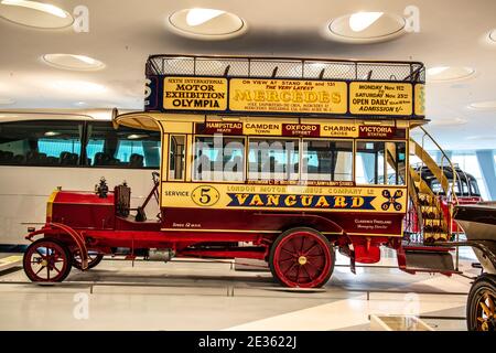 STOCCARDA, GERMANIA, 2019: 1907 Milnes-Daimler autobus a due piani, Doppeldeckerbus, Vanguard London Motor Omnibus, LN-314 nel Museo Mercedes-Benz Foto Stock