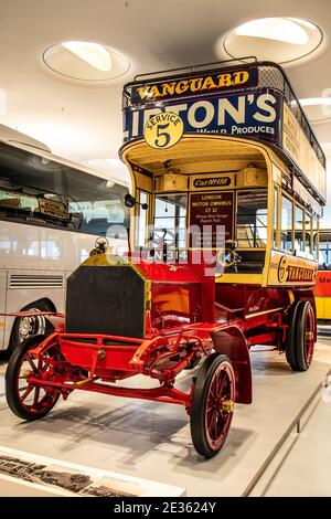 STOCCARDA, GERMANIA, 2019: 1907 Milnes-Daimler autobus a due piani, Doppeldeckerbus, Vanguard London Motor Omnibus, LN-314 nel Museo Mercedes-Benz Foto Stock