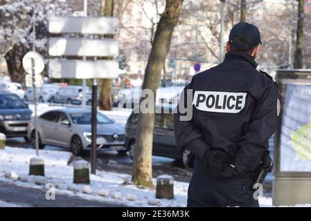 La polizia nazionale francese è dotata di nuove attrezzature, tra cui la nuova Peugeot 5008. Le forze di polizia saranno equipaggiate! Nel settembre 2020. Moto elettrico, auto, scooter elettrico. Gerald Darmanin, ministro degli interni, ha annunciato un piano per rinnovare la flotta di agenti di polizia, gendarmi e funzionari doganali. Si tratta di 400 milioni di euro investiti per cambiare un veicolo su quattro, circa 15,000 veicoli.17 gennaio 2021, a Strasburgo, Francia nordorientale. Foto di Nicolas Roses/ABACAPRESS.COM Foto Stock