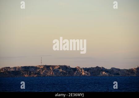 bellissima costa rocciosa al mare a marsiglia Foto Stock