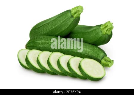 Zucchine intere fresche isolate su fondo bianco con percorso di ritaglio e profondità di campo completa Foto Stock