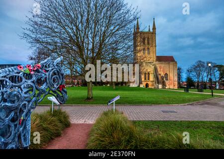 Nel tardo pomeriggio al Pershore Warhorse Memorial nell'Abbey Park Grounds, Worcestershire, Inghilterra Foto Stock