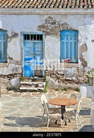 Pittoresco vicolo a Chora città, in isola di Kythnos, Cicladi isole, Mar Egeo, Grecia, Europa Foto Stock