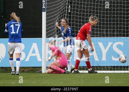 Liverpool, Regno Unito. 17 gennaio 2021. Simone Magill di Everton (c) festeggia dopo aver segnato il suo 2° goal squadre. Barclays Super League match femminile, Everton Women contro Bristol City Women al Walton Hall Park di Liverpool domenica 17 gennaio 2021. Questa immagine può essere utilizzata solo per scopi editoriali. Solo per uso editoriale, è richiesta una licenza per uso commerciale. Nessun uso in scommesse, giochi o un singolo club/campionato/giocatore publications.pic di Chris Stading/Andrew Orchard sports photography/Alamy Live News Credit: Andrew Orchard sports photography/Alamy Live News Foto Stock