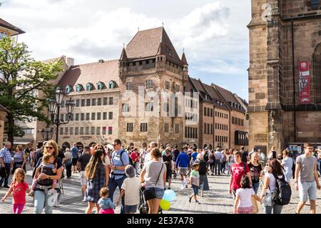 Nurnberg, Germania, agosto 11,2019: Edifici nel centro di Norimberga, di fronte alla cattedrale - Germania Foto Stock