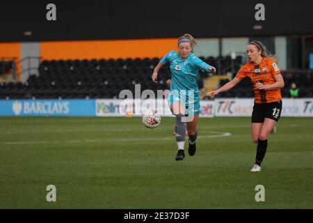 Londra, Regno Unito. 12 gennaio 2021. Hayley Nolan (London City Lionesses n° 15) e Sophie McLean (London Bees n° 13) si battono in un darw di 0-0 a metà tempo durante il gioco fa Women's Championship tra London Bees e London City Lionesses all'Hive London, England Credit: SPP Sport Press Photo. /Alamy Live News Foto Stock