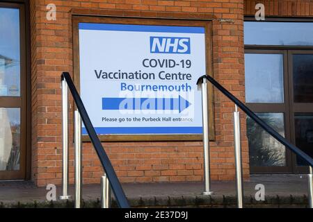 Bournemouth, Dorset, Regno Unito. 17 gennaio 2021. Vista generale del nuovo Centro di vaccinazione NHS Covid-19 che apre domani, 18/01/21, presso il Bournemouth International Centre di Bournemouth, nel Dorset. Picture Credit: Graham Hunt/Alamy Live News Foto Stock