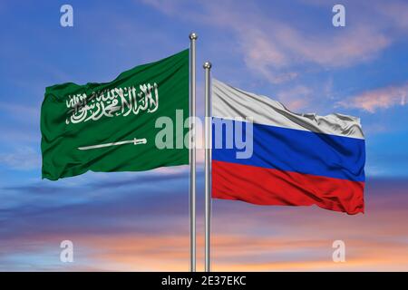 Il rendering 3D delle bandiere dell'Arabia Saudita e della Russia sta sventolando Nel cielo - illustrazione 3d Foto Stock