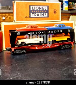 Una compagnia di trasporto auto Lionel Train dalla metà degli anni '50. Lionel numero di parte 6414 ancora in uso nel 2021. Foto Stock