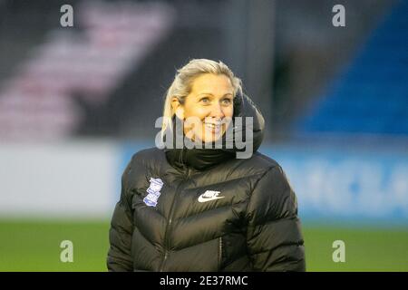 Solihull, West Midlands, Regno Unito. 17 gennaio 2021. WSL: BCFC contro Brighton e Hove Albion. Carla Ward, manager del blues, oggi serve il suo unico divieto di partita. Credit: Peter Lopeman/Alamy Live News Foto Stock