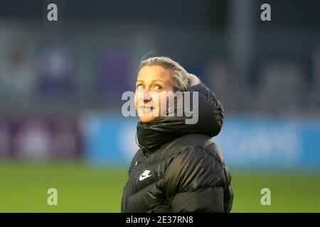 Solihull, West Midlands, Regno Unito. 17 gennaio 2021. WSL: BCFC contro Brighton e Hove Albion. Carla Ward, manager del blues, oggi serve il suo unico divieto di partita. Credit: Peter Lopeman/Alamy Live News Foto Stock