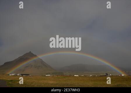 Raddoppia l'arcobaleno su Arnarstapi nel Parco Nazionale di Snæfellsjökull Foto Stock