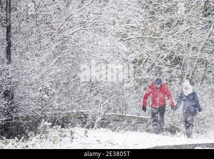 Middlesbrough, Regno Unito. Sabato 2 gennaio 2021: Forti nevicate hanno continuato attraverso la mattina a Middlesbrough sulla A171 causando CO pericoloso Foto Stock