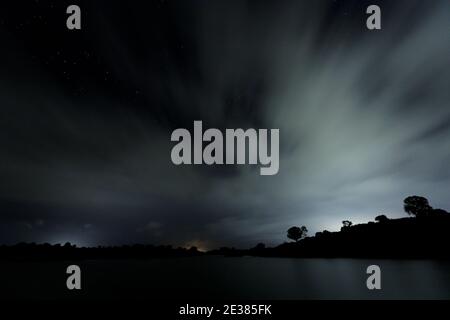 Paesaggio notturno in Barruecos zona naturale. Extremadura. Spagna. Foto Stock