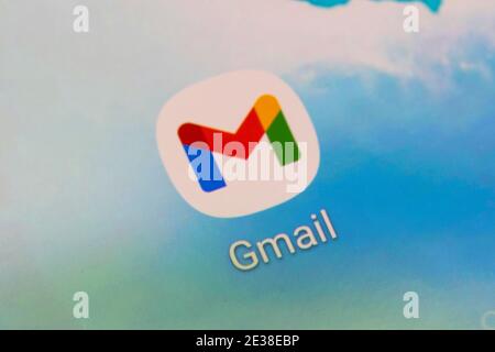 Un primo piano del logo dell'app per Gmail - A. Servizio e-mail gratuito sviluppato da Google - su uno smartphone schermo Foto Stock