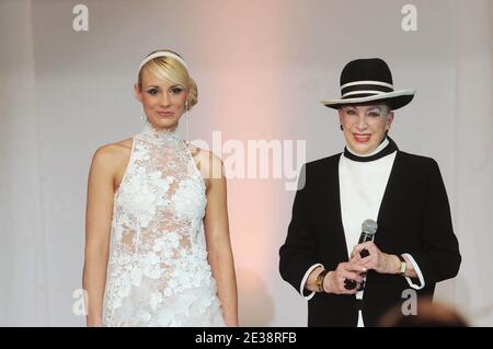 Elodie Gossuin e Genevieve De Fontenay alla Miss Nationale 2011 Genevieve De Fontenay durante la prima edizione del concorso di bellezza a Parigi, Francia, il 5 dicembre 2010. Foto di Giancarlo Gorassini/ABACAPRESS.COM Foto Stock